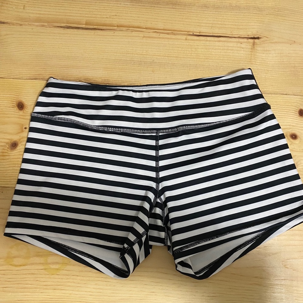 Born primitive booty Comp shorts break free